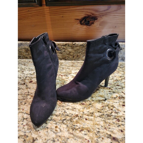 NWOB New Direction High Heeled Side Zip Black Boots w/Bow Tie Back, 6.5M - Picture 10 of 15